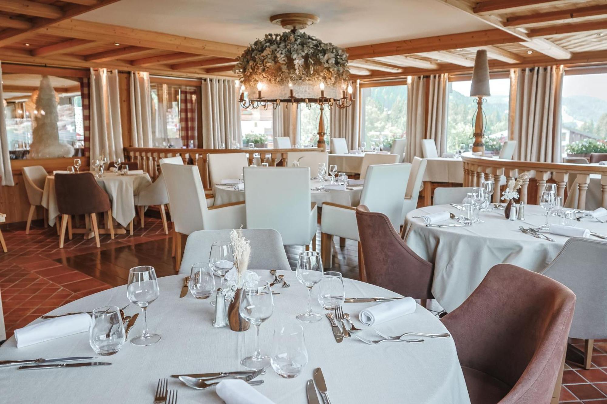 Hotel Alpina & Spa - Restaurant Oxalis Les Gets Exterior photo
