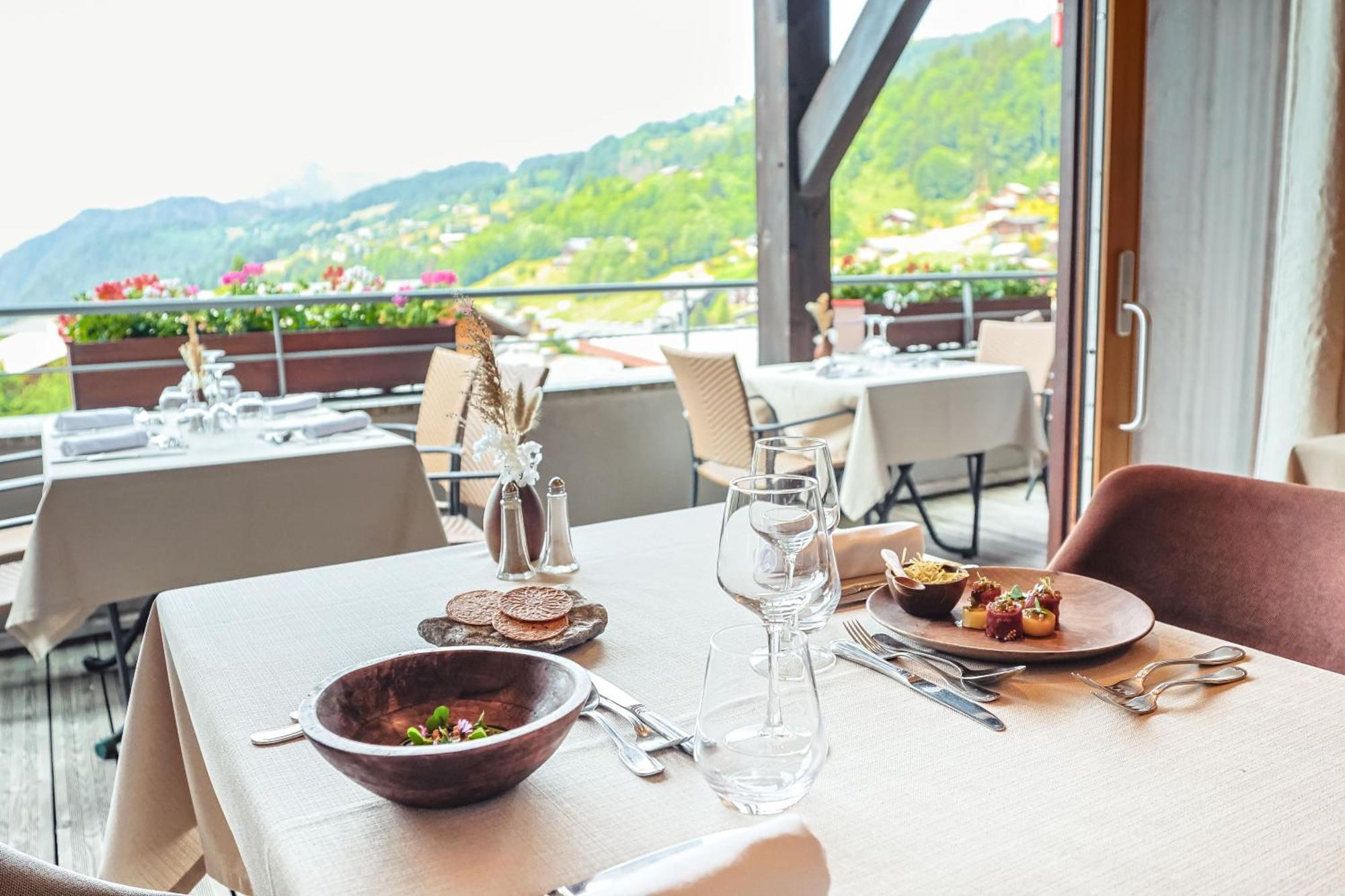 Hotel Alpina & Spa - Restaurant Oxalis Les Gets Exterior photo